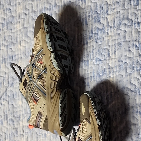 Ladies asics sneakers, size 8.5, great condition - Picture 3 of 6